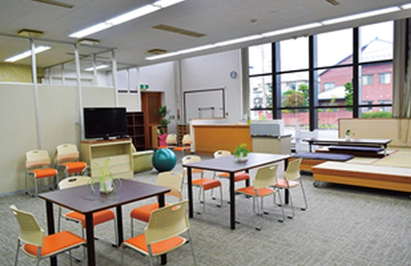 ケイジンピアスペースなかごみ